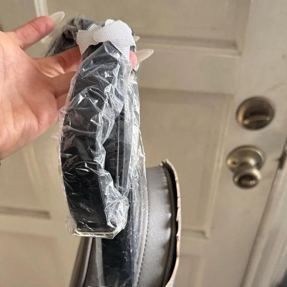 Vixen by Micheline Pitt Gray Cat Crossbody Bag - Picture 4 of 5